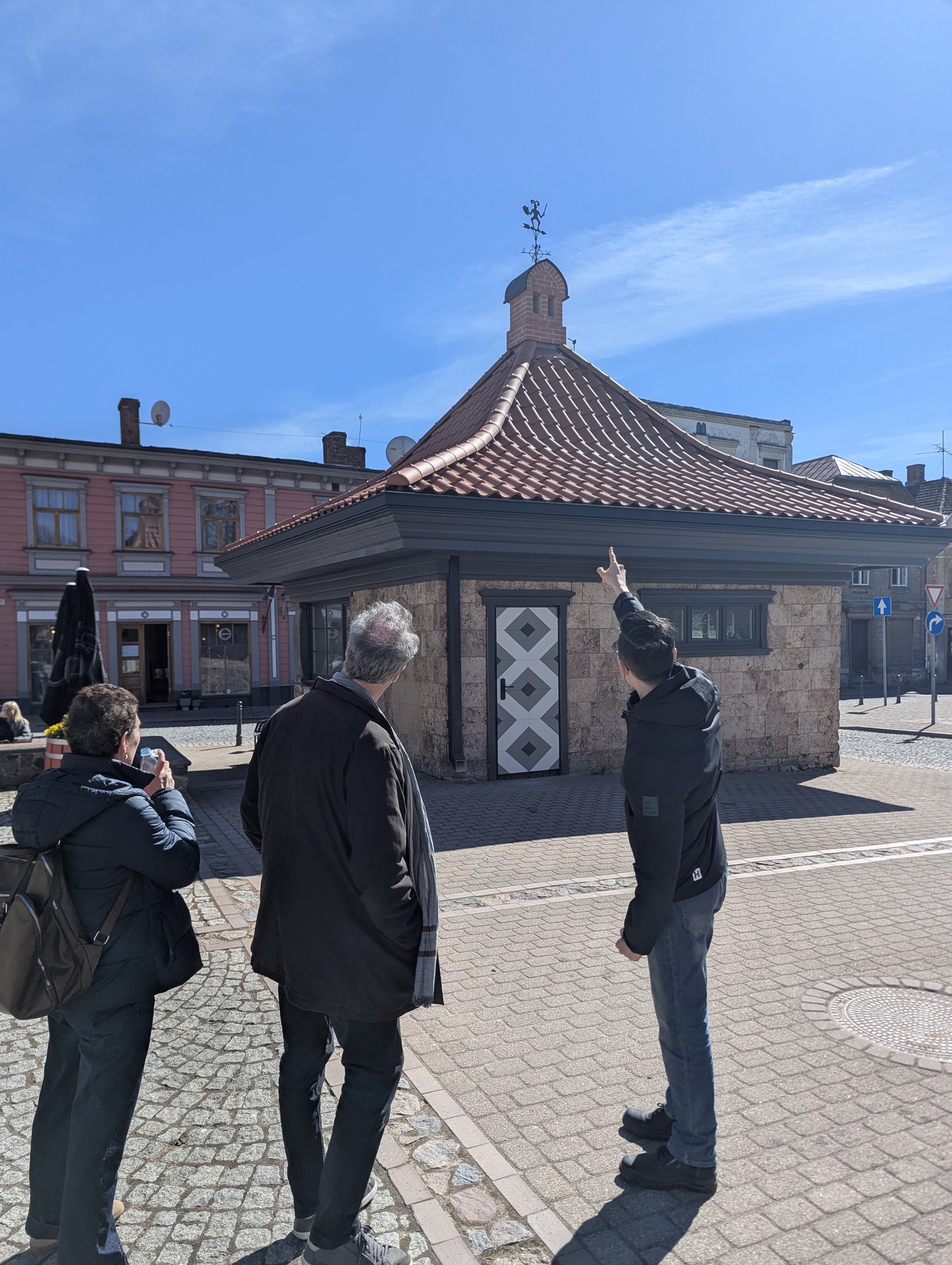 Cēsis old-town walking tour, the small weighing-station kiosk