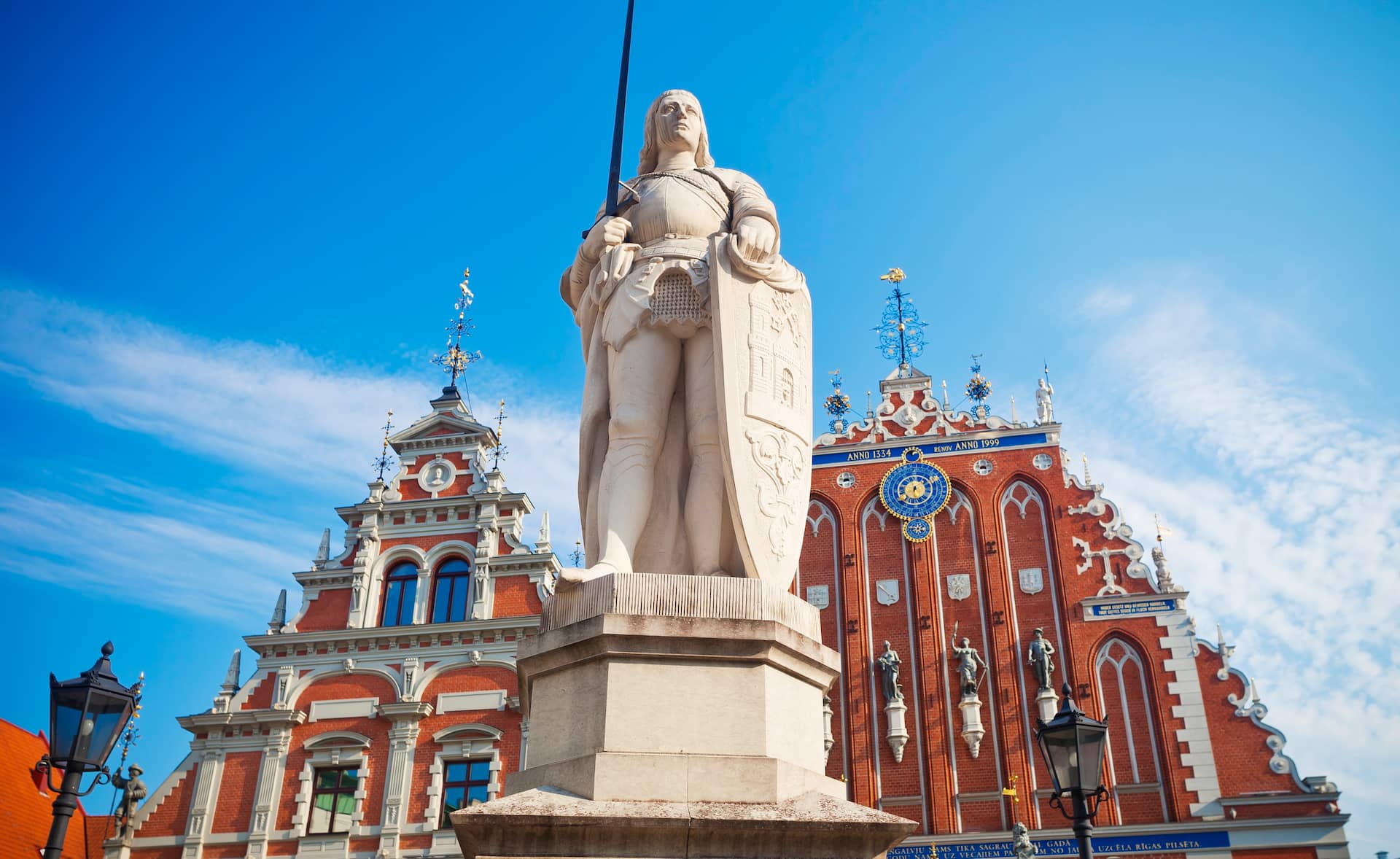 Roland statue and the House of the Blackheads on Riga&rsquo;s Town Hall Square